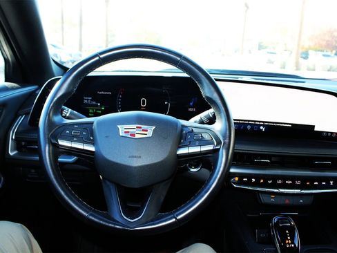 Used 2024 Cadillac XT4 Premium Luxury image 29