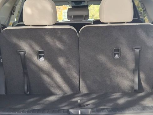 New 2025 Kia Sorento S image 10