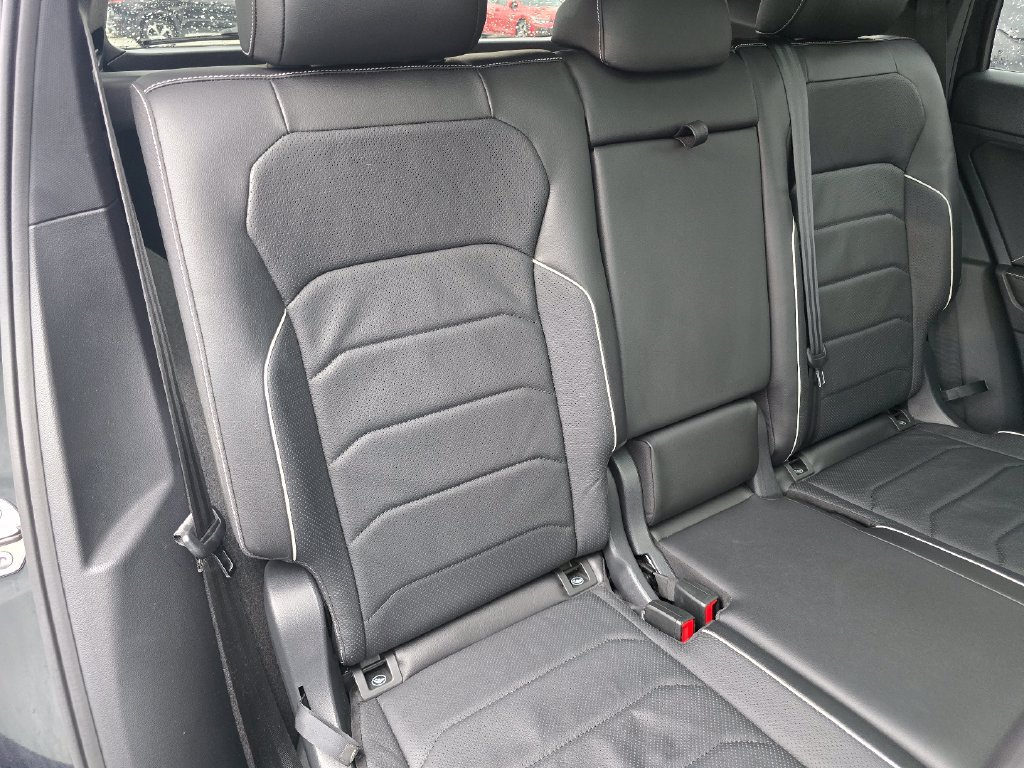 Used 2024 Volkswagen Tiguan SEL R-Line AWD/4WD image 30