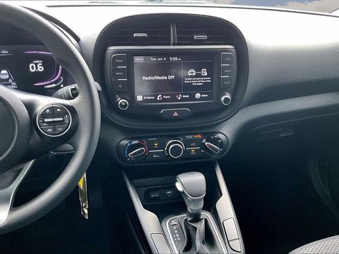 Used 2023 Kia Soul LX FWD image 9