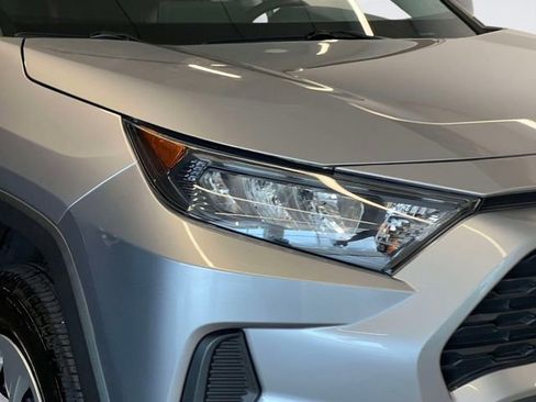 Used 2021 Toyota RAV4 LE AWD/4WD image 9