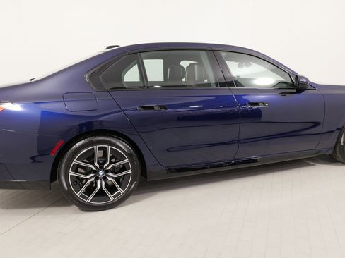 Used 2023 BMW 760i xDrive w/ Executive Package image 10