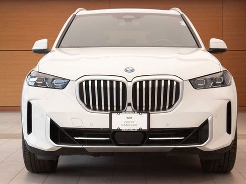 Used 2025 BMW X5 xDrive50e image 2