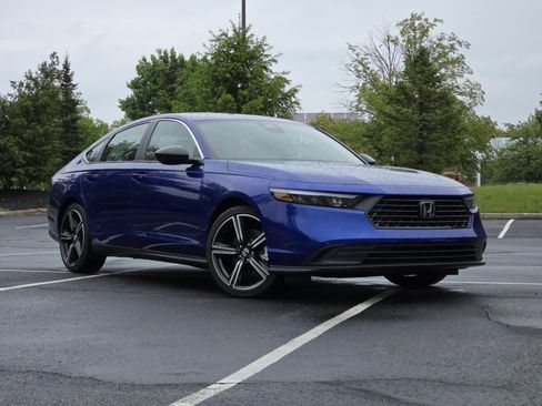 Certified 2025 Honda Accord Sport image 2