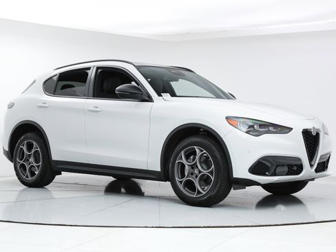New 2025 Alfa Romeo Stelvio Sprint w/ Convenience Package image 7
