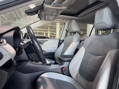 Used 2020 Toyota RAV4 XLE Premium AWD/4WD image 15