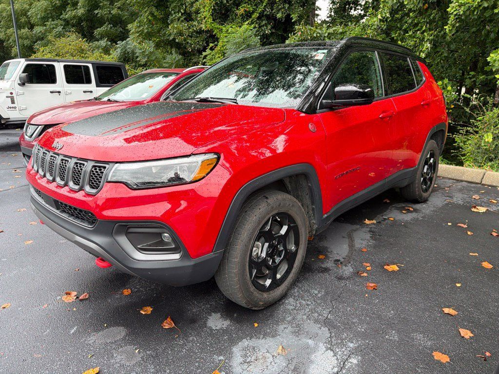 Used 2023 Jeep Compass Trailhawk w/ Trailhawk Elite Group AWD/4WD image 3