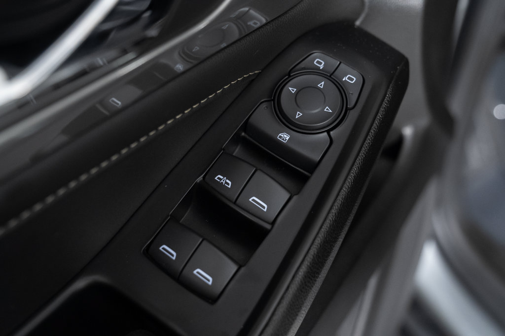 Used 2023 Chevrolet Traverse LT FWD image 37