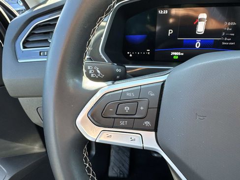 Certified 2023 Volkswagen Tiguan SE w/ Panoramic Sunroof Package image 17