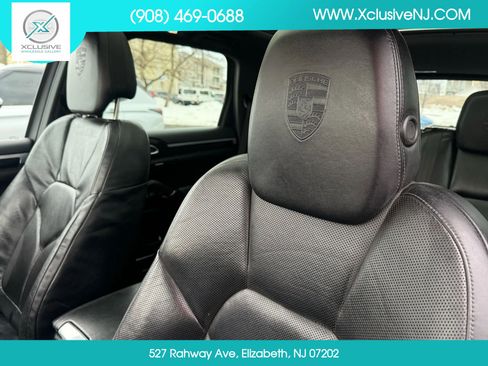 Used 2017 Porsche Cayenne Platinum Edition image 10