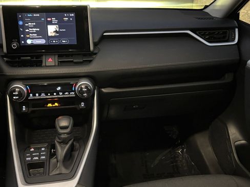Used 2025 Toyota RAV4 XLE image 37