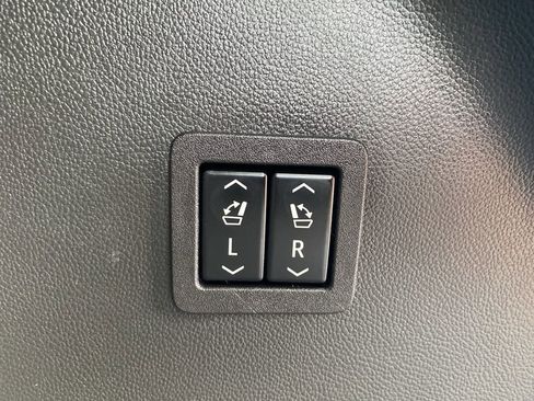 Used 2020 Buick Enclave Avenir w/ Avenir Technology Package image 26