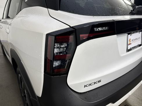New 2025 Nissan Kicks SV image 30