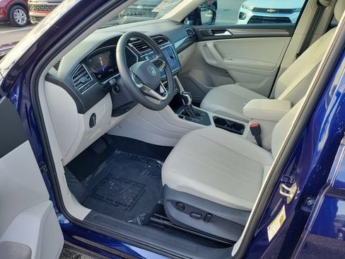 Certified 2023 Volkswagen Tiguan SE w/ Panoramic Sunroof Package FWD image 15