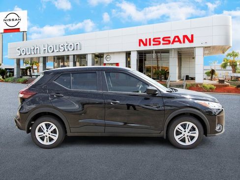 New 2025 Nissan Kicks Play S image 5