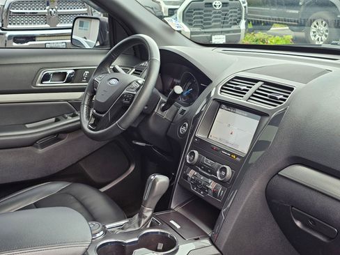 Used 2019 Ford Explorer XLT w/ Equipment Group 202A AWD/4WD image 39