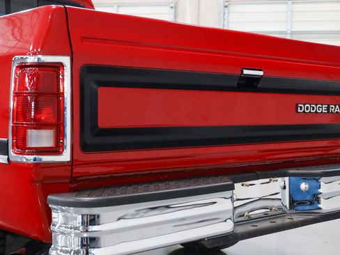 Used 1992 Dodge D/W Truck 150 RWD image 12