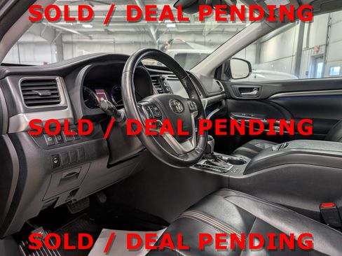 Used 2018 Toyota Highlander SE image 13