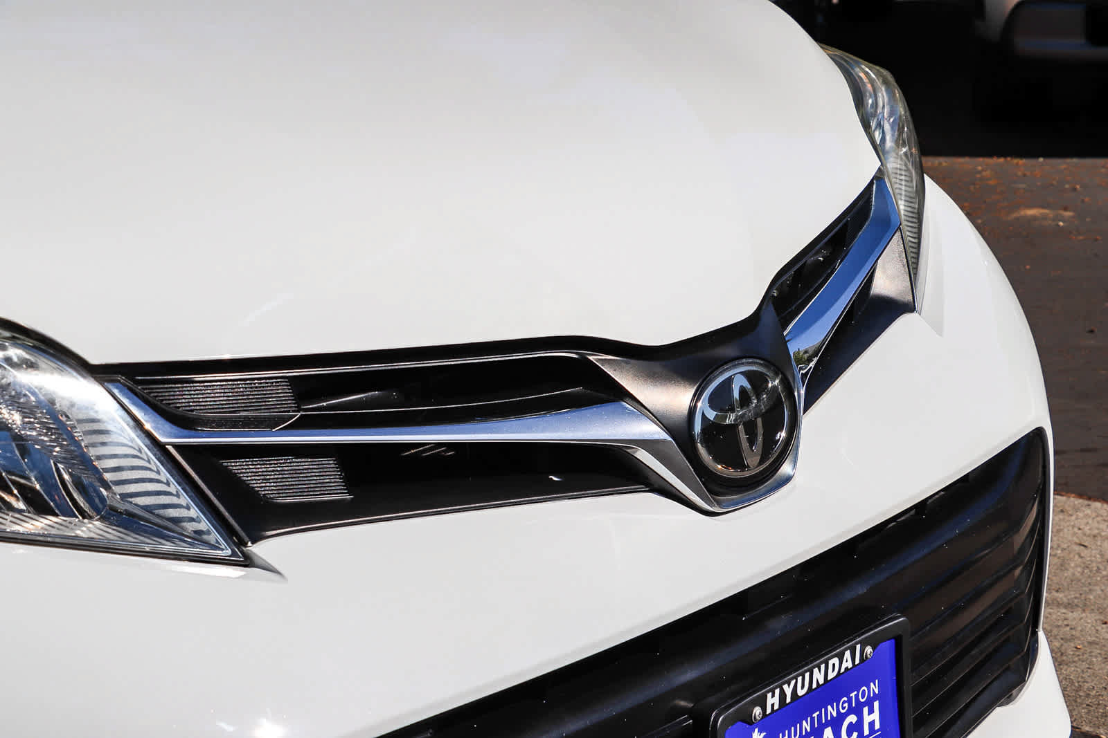 Used 2018 Toyota Sienna LE w/ Carpet Mat Package FWD image 5