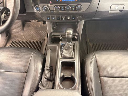 Used 2019 Toyota Tacoma TRD Off-Road w/ TRD Premium Off Road Package AWD/4WD image 34