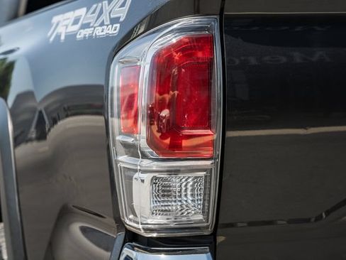 Used 2020 Toyota Tacoma TRD Off-Road AWD/4WD image 7