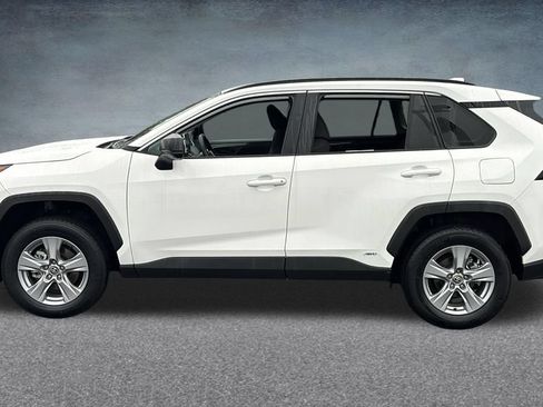 Used 2025 Toyota RAV4 LE AWD/4WD image 4