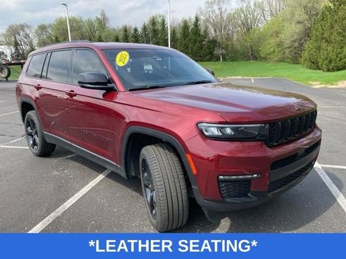 Used 2025 Jeep Grand Cherokee L Limited w/ Black Appearance Package AWD/4WD image 4
