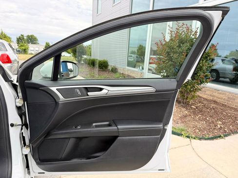 Used 2019 Ford Fusion SE FWD image 18
