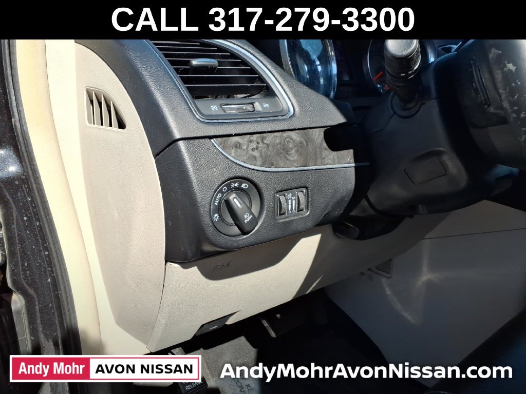Used 2016 Chrysler Town & Country Touring-L FWD image 20