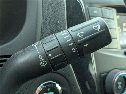 Used 2017 Ford Explorer XLT image 7