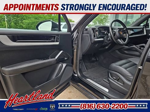 Used 2024 Porsche Cayenne w/ Premium Package AWD/4WD image 28