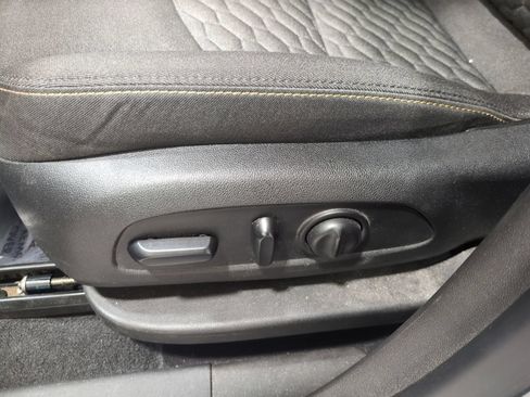Used 2020 Chevrolet Equinox LT FWD image 16