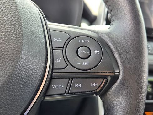 Used 2022 Toyota RAV4 XLE Premium AWD/4WD image 25