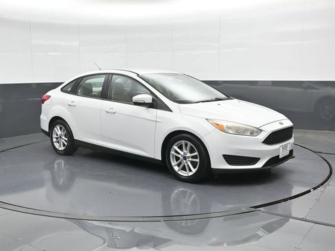 Used 2015 Ford Focus SE image 4