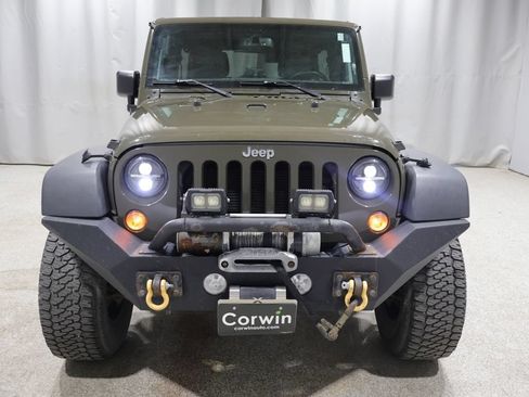 Used 2015 Jeep Wrangler Unlimited Rubicon w/ Max Tow Package AWD/4WD image 9