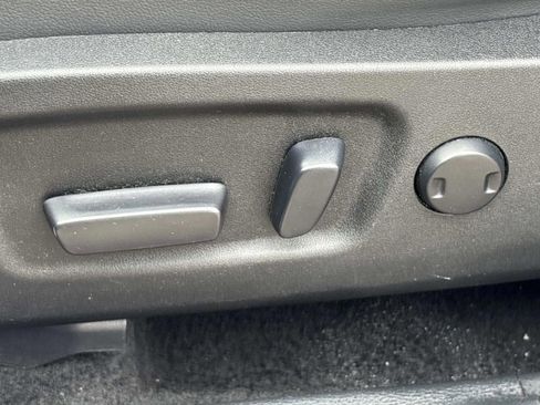 Used 2014 Toyota Highlander LE image 23