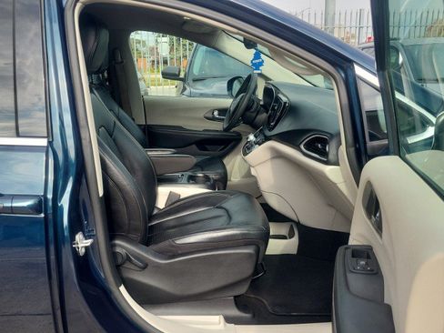 Used 2022 Chrysler Pacifica Touring-L FWD image 20
