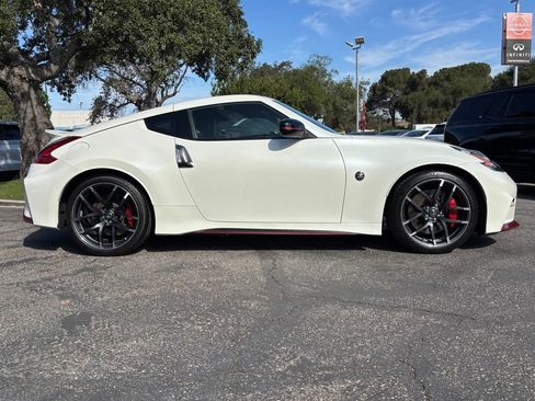 Used 2019 Nissan 370Z NISMO RWD image 2