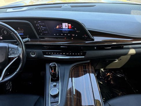 Used 2021 Cadillac Escalade Luxury RWD image 16