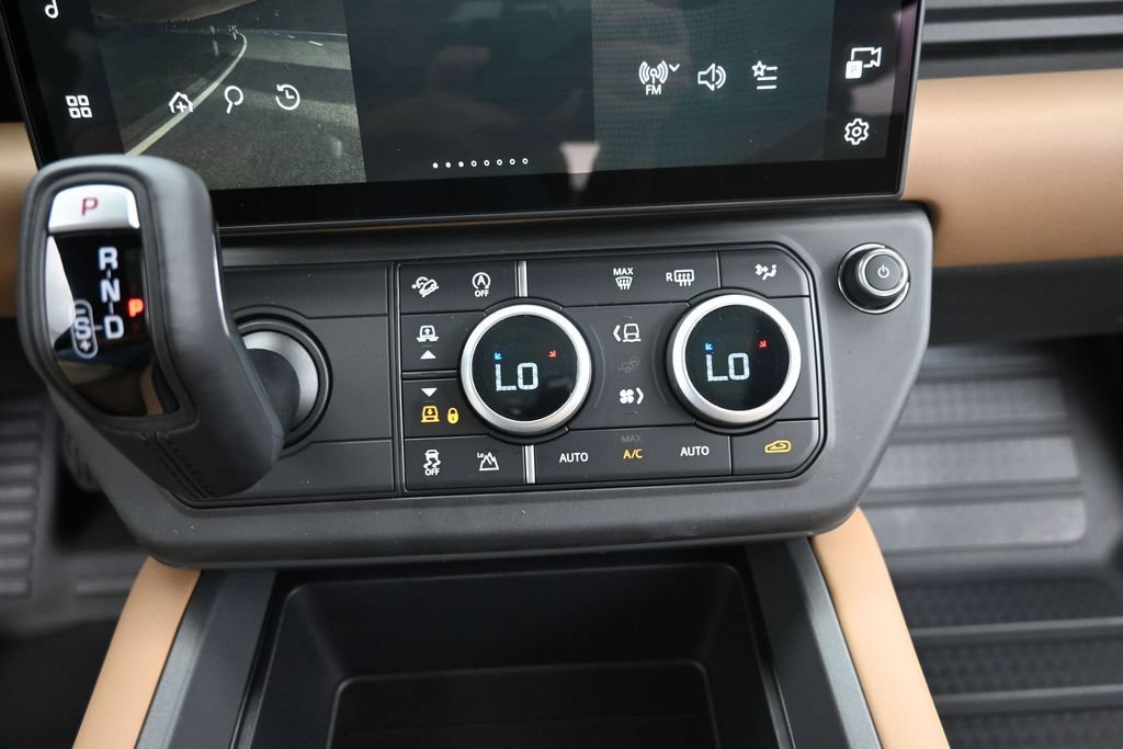 New 2026 Land Rover Defender 110 X-Dynamic SE AWD/4WD image 30