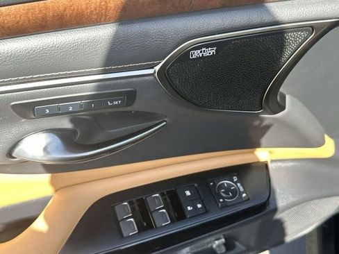 Used 2022 Lexus ES 300h w/ Accessory Package image 24