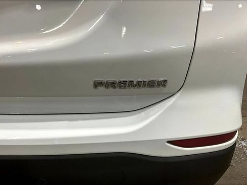 Used 2022 Chevrolet Equinox Premier FWD image 23