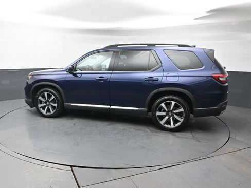 Certified 2024 Honda Pilot Touring image 3