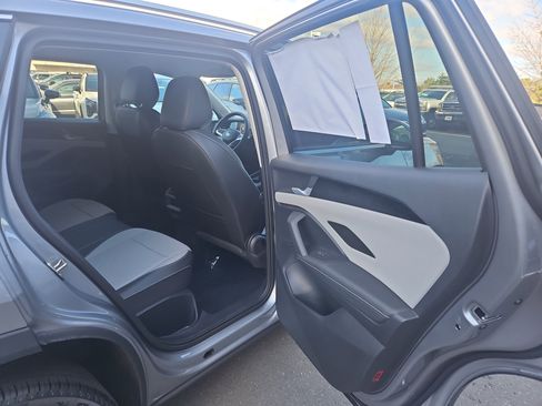 New 2025 Volkswagen Tiguan SE image 27