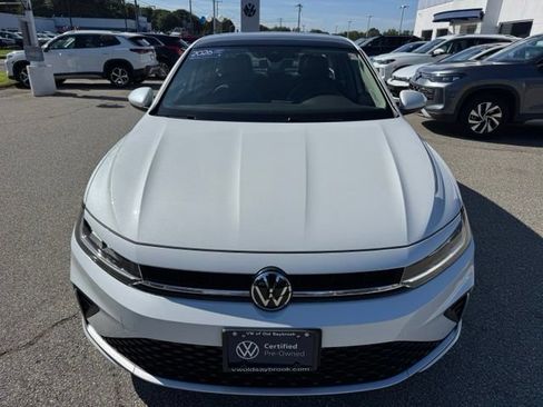 Used 2026 Volkswagen Jetta SE FWD image 2