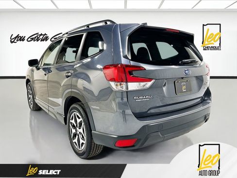 Used 2023 Subaru Forester Premium image 7