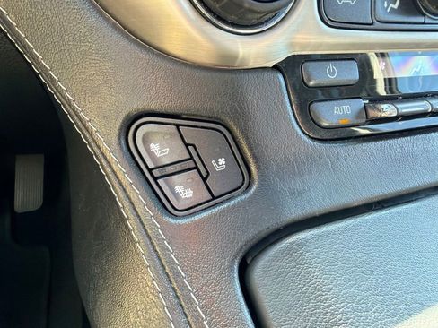 Used 2018 GMC Yukon XL Denali w/ Denali Ultimate Package AWD/4WD image 16