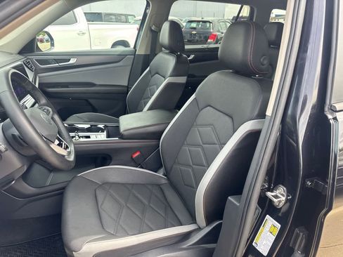 Used 2025 Volkswagen Atlas Peak Edition SE AWD/4WD image 11