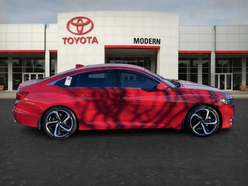 Used 2018 Honda Accord Sport image 8