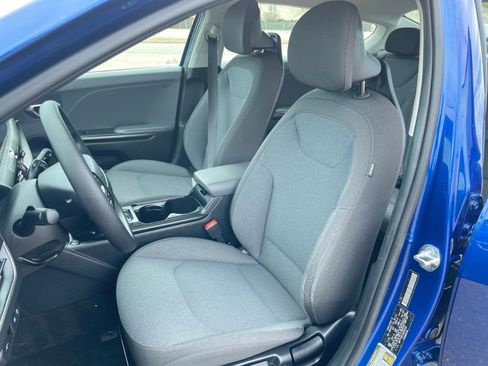 Used 2025 Kia K4 LXS image 36